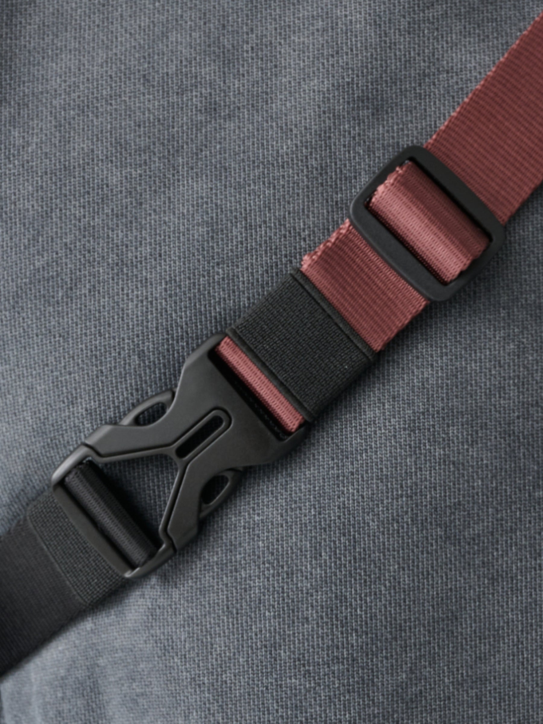 maap&côte&ciel Sling Bag